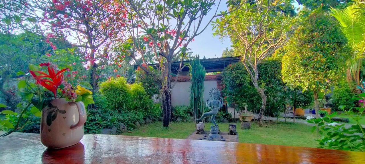 Tunjung Guest House Lovina Beach Pabean Buleleng Exterior foto